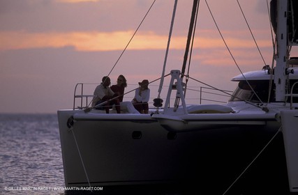 Cruising - People - Doing nothing