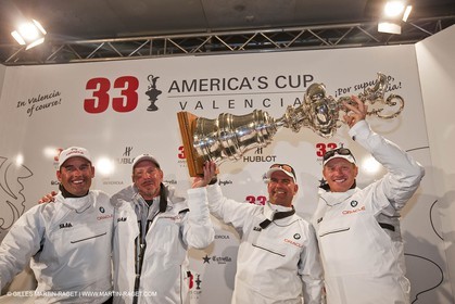 14 02 2010 - Valencia (ESP) - 33rd America's Cup - BMW ORACLE Racing - Race 2 - Russell Coutts - Larry Ellison - John Kostecki - James Spithill