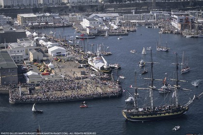 Sailing, shore and dock ambiances, Brest Old rigs gathering