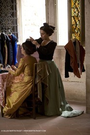 04 03 2007 - Arles - Queen of Arles and her assistants - winter costume trials