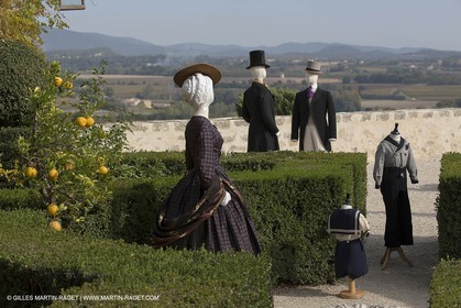 31 10 2013 - Ansouis (FRA,84) - Chateau d'Ansouis - Costumes de l'exposition Habits d'hommes