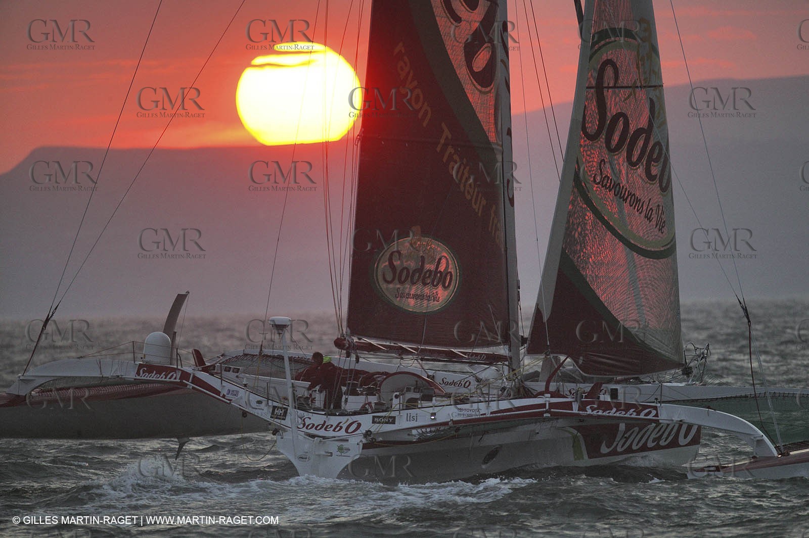 14 08 06 - Isle of Wight (UK) - Thomas Coville beat the round britain island sailing record onboard his 60 trimaran sodebo