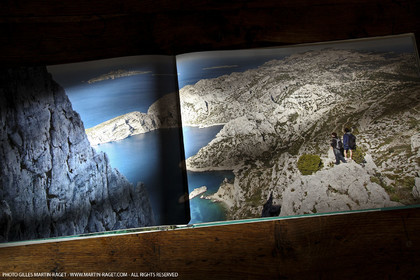 09 11 2010 - Marseille (FRA,13) - Photos du livre Calanques, si proches, si lointaines, Ed. Cres, Texte Juliette Lembot, Photos Gilles Martin-Raget
