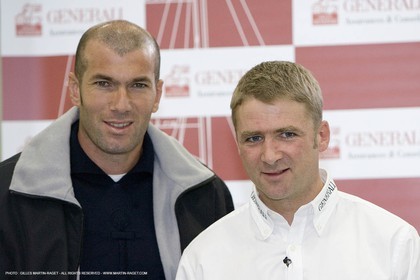 23 01 2007 - Vannes (FRA) - le champion de football Zinedine Zidane rend visite au chantier Multiplast qui construit GENERALI, le futur monocoque de course du navigateur Yann Eliès dont il sera le parrain
