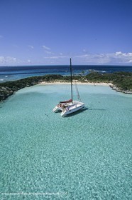 Voile, croisière,multicoque au mouillage
