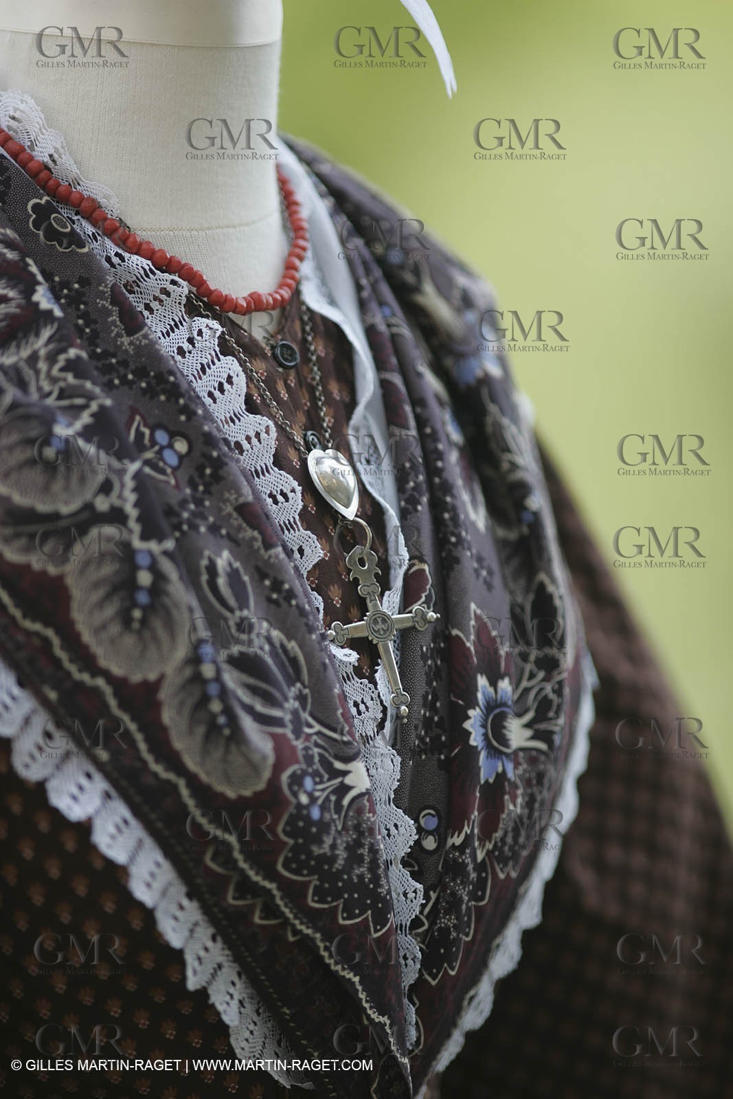 May 2004 - La Tour d'Aigues (FRA, 84) - Old costumes for women of the South exhibition