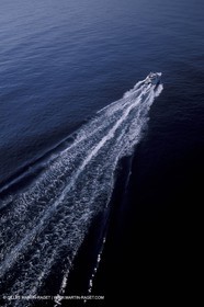 Bateau à Moteur en Route