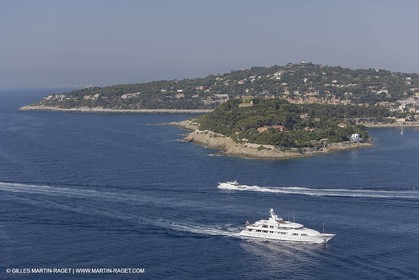 28 07 2007 - St Jean Cap Ferrat - SuperYachts - Motor Yachts - Hampshire