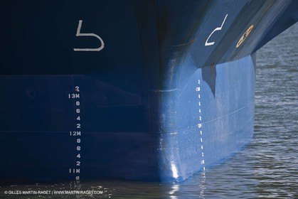 01 03 2011 - San Frnacisco (USA,CA) - Harbour operations - ship details - ship unloading - containers