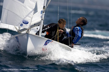 27 04 2007 - Semaine Olympique Française 2007 - Hyères - Jour 6 - Medal Race - Team France - 470 Homme - Leboucher-Garos