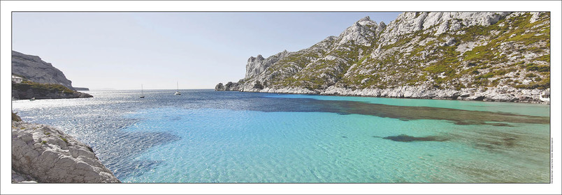 Produit : Tirage photo réalisé par nos soins sur imprimante jet d'encre professionnelle Epson à partir de 8 encres ultrachrome inaltérables (label Digigraphie).Formats au choix :. 20 x 60 cm. 33 x 95 cm- 52 x 150 cmChoix des papiers :. Papier standard brillant 250 gr., filet noir, marge blanche, tirage non signé. Papier haut de gamme satiné 290 gr. filet noir, marge blanche, tirage vérifié et signé par l'auteur.. Autres supports (canvas, acrylique, dibond) sur demandeConditionnement : tube cylindrique renforcé.Options pour l'expédition : . colissimo + dépôt boîte aux lettres (France uniquement). Colissimo avec signature à réception. Transporteur express (2 jours ouvrés) avec signature à réceptionCliquez sur caddie pour sélectionner votre formule et démarrer la procédure de commande en ligne