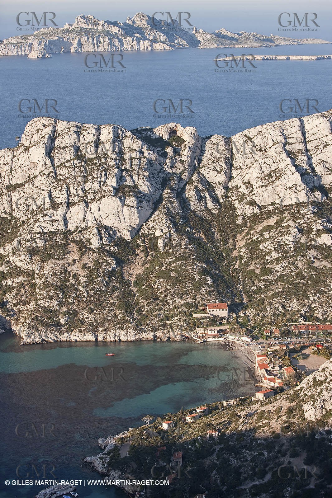 04 04 2009 - Marseille (FRA, 13) - Les Calanques - Marseille as seen from the top of the Baou Rond summit