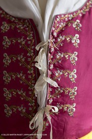 31 10 2013 - Ansouis (FRA,84) - Chateau d'Ansouis - Costumes de l'exposition Habits d'hommes