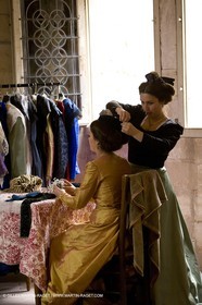 04 03 2007 - Arles - Queen of Arles and her assistants - winter costume trials