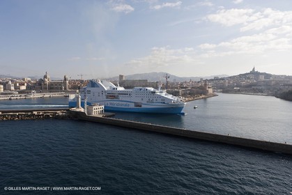 14 01 2012 - Marseille (FRA,13) - Compagnie La Méridionale - le Piana devant Marseille et les Calanques