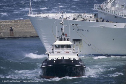 Monde maritime, opérations porturaires, ports, manoeuvres, marine world, harbour operations, maritime shipping,