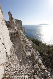 23 03 2009 - Marseille (FRA, 13) - Les Calanques - Cap Morgiou - Vestiges des fortifications