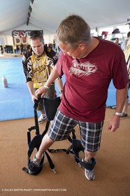 21 11 2010 - Dubai (UAE) - Dubai Louis Vuitton Trophy - Day off - James Spithill and Peter Lester go paragliding
