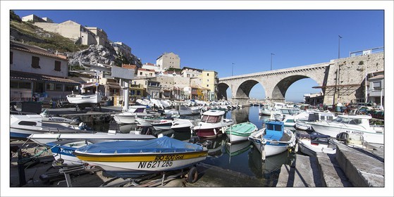 Produit : Tirage photo réalisé par nos soins sur imprimante jet d'encre professionnelle Epson à partir de 8 encres ultrachrome inaltérables (label Digigraphie).Formats au choix : .. 50 x 100 cm. 100 x 200 cmChoix des papiers :. Papier standard brillant 250 gr., filet noir, marge blanche, tirage non signé. Papier haut de gamme satiné 290 gr. filet noir, marge blanche, tirage vérifié et signé par l'auteur.. Autres supports (canvas, acrylique, dibond) sur demandeConditionnement : tube cylindrique renforcé.Options pour l'expédition : . colissimo + dépôt boîte aux lettres (France uniquement). Colissimo avec signature à réception. Transporteur express (2 jours ouvrés) avec signature à réceptionCliquez sur caddie pour sélectionner votre formule et démarrer la procédure de commande en ligne
