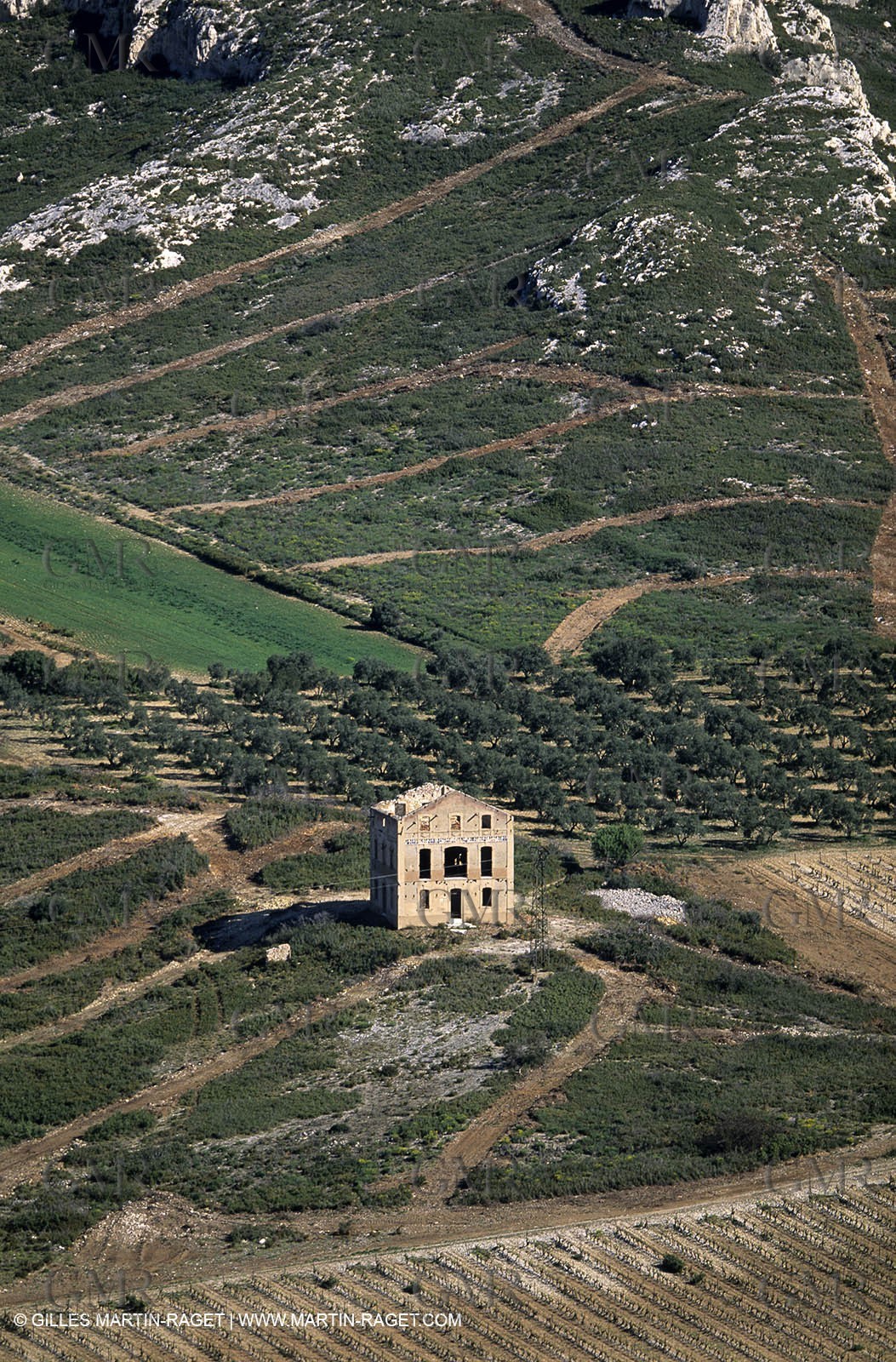 Nearby la Fare les Oliviers