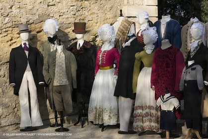 31 10 2013 - Ansouis (FRA,84) - Chateau d'Ansouis - Costumes de l'exposition Habits d'hommes