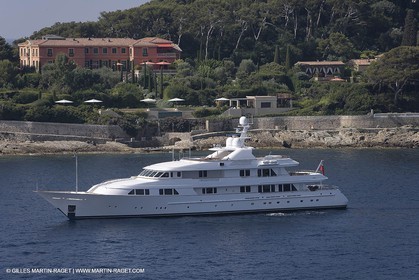 28 07 2007 - St Jean Cap Ferrat - SuperYachts - Motor Yachts - Hampshire