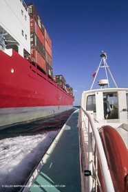 Monde maritime, opérations porturaires, ports, manoeuvres, marine world, harbour operations, maritime shipping,