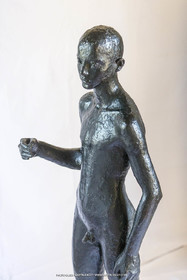 06 03 2016, Saint-Etienne du Grès (FRA,13), Oeuvre de Germaine Richier, Loretto I 1934, Bronze patiné foncé, Numéroté 4 6, fondeur Susse, Paris, 160 x 52 x 35 cm, Collection particulière