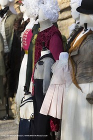 31 10 2013 - Ansouis (FRA,84) - Chateau d'Ansouis - Costumes de l'exposition Habits d'hommes