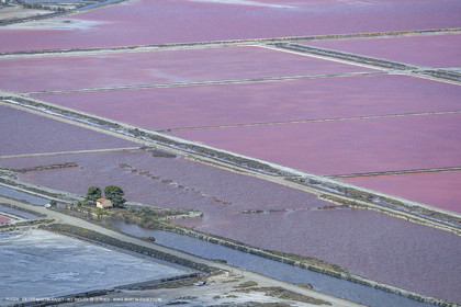 Marais salants à Aigues Mortes