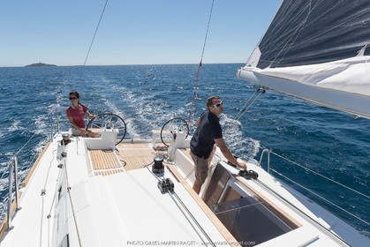04 07 3017; Les EMbiez (FRA; 83) - Chantier Beneteau; Oceanis 38.1