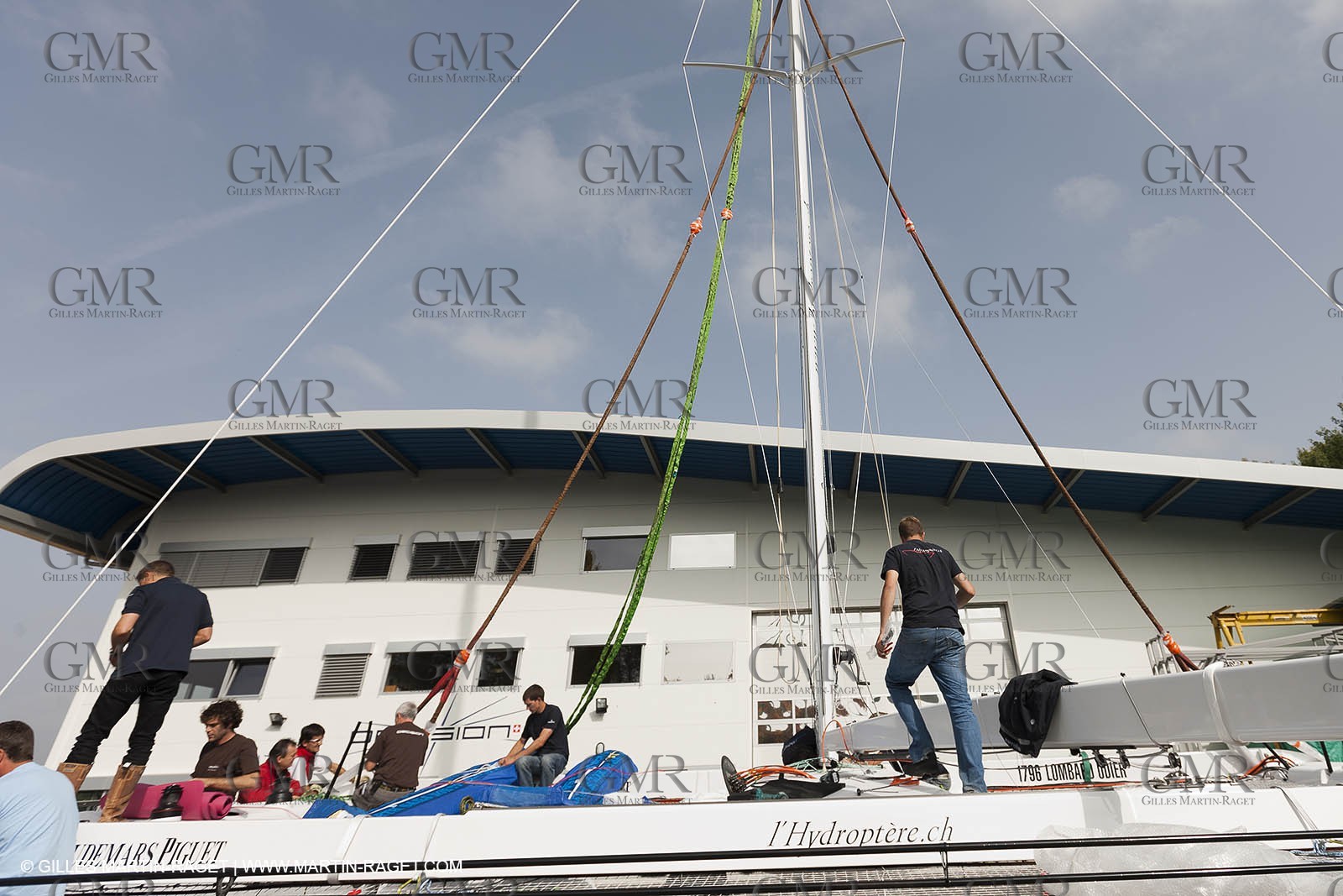 08 10 10 - St Sulpice (SUI) - Hydroptere.ch touches water