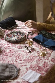 04 03 2007 - Arles - Queen of Arles and her assistants - winter costume trials