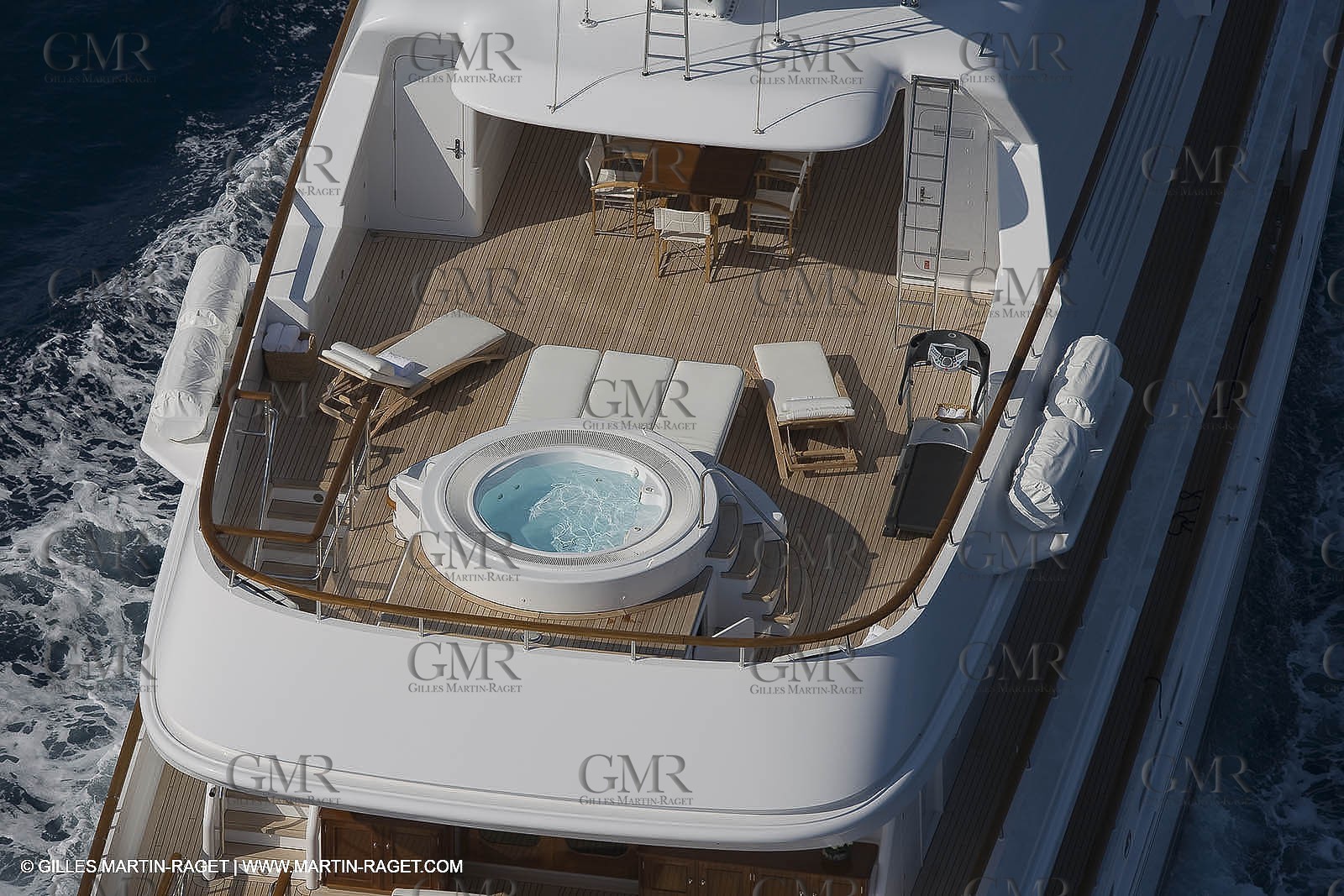 28 07 2007 - St Jean Cap Ferrat - SuperYachts - Motor Yachts - Hampshire