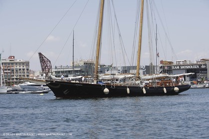 02 07 2007-Valencia (Spain)- 32nd America's Cup - Final Match - Day 7 - America Schooner replica arrives in Port America's Cup
