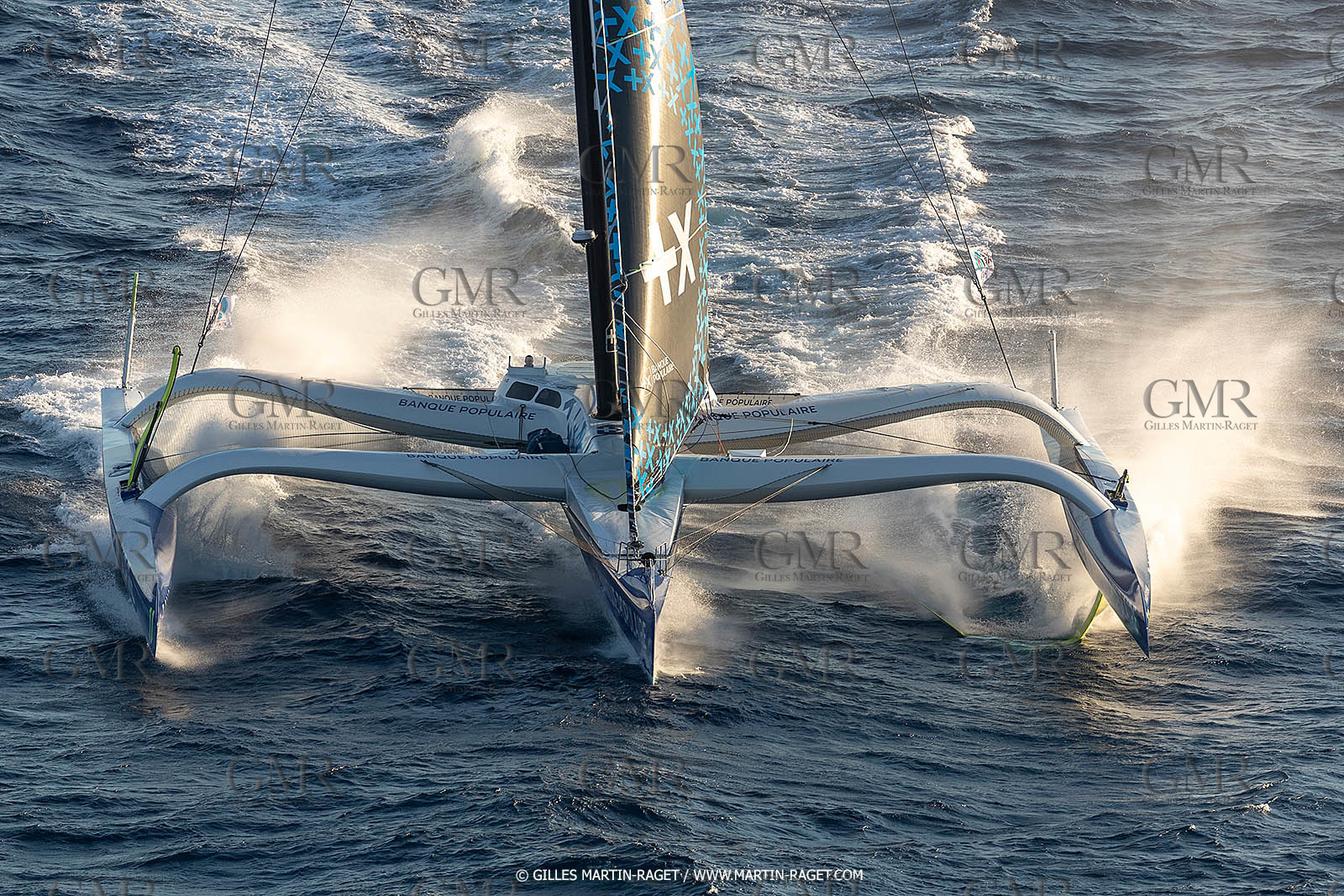 Banque Populaire devant Marseille