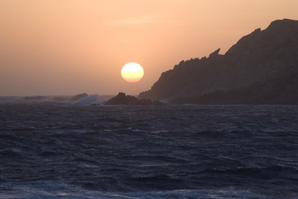 23 04 2008 - Santa teresa di Gallura (ITA, Sardaigne) - Coup de Mistral sur la côte du cap Testa
