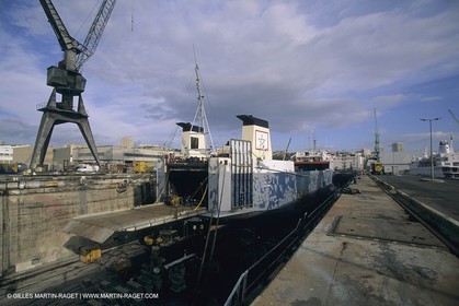 Monde maritime, opérations porturaires, ports, manoeuvres, marine world, harbour operations, maritime shipping,