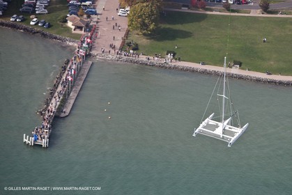 08 10 10 - St Sulpice (SUI) - Hydroptere.ch touches water
