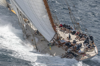28 09 2022? Saint-Tropez,(FRA,83), Les Voiles de Saint-Tropez 2022 Régate N° 2 poup les modernes, navigation libre pour les grandes goélettes