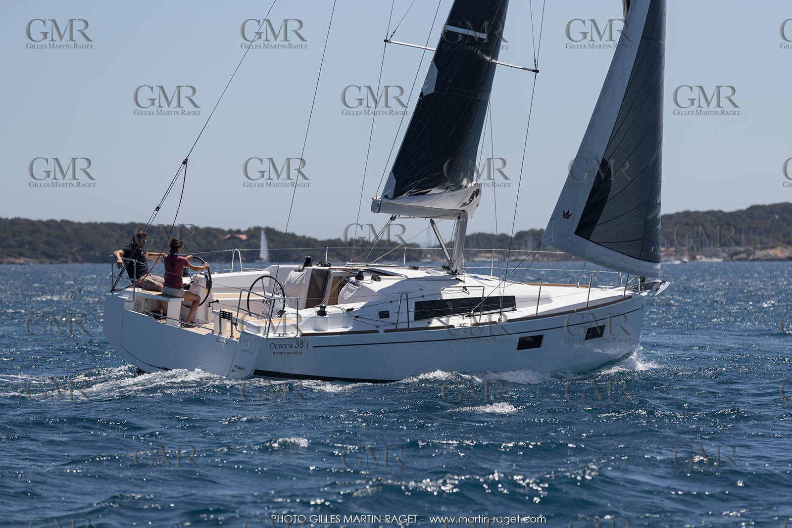 04 07 3017; Les EMbiez (FRA; 83) - Chantier Beneteau; Oceanis 38.1