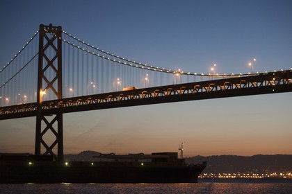 28 02 2011 - San Francisco (USA, CA) - USA 17 arrival in San Francisco - Star ISfjord passin under Oakland Bay Bridge