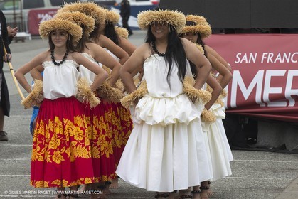 10 08 2013 - San Francisco (USA,CA) - 34th America's Cup - AC Open - Outrigger Canoe Races et Hula Danceperformance at Marina Green Village