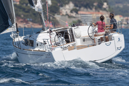 04 07 3017; Les EMbiez (FRA; 83) - Chantier Beneteau; Oceanis 38.1