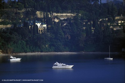 Motor boat running