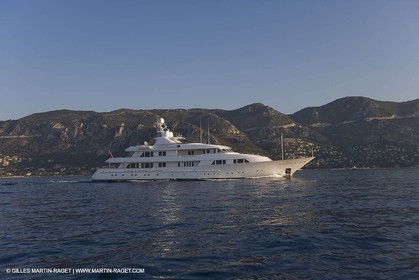 28 07 2007 - St Jean Cap Ferrat - SuperYachts - Motor Yachts - Hampshire