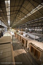 22 01 2008 - La Ciotat (FRA, 13) - Construction of cruising catamaran Nahema at H2X boatyard -modules lamination