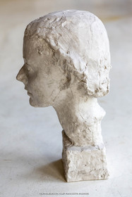 20 07 2020, St Rémy de Provence (FRA,13), Oeuvre de Germaine Richier, Buste n° 15 1933 ou 1934, plâtre de tirage, collection particulière