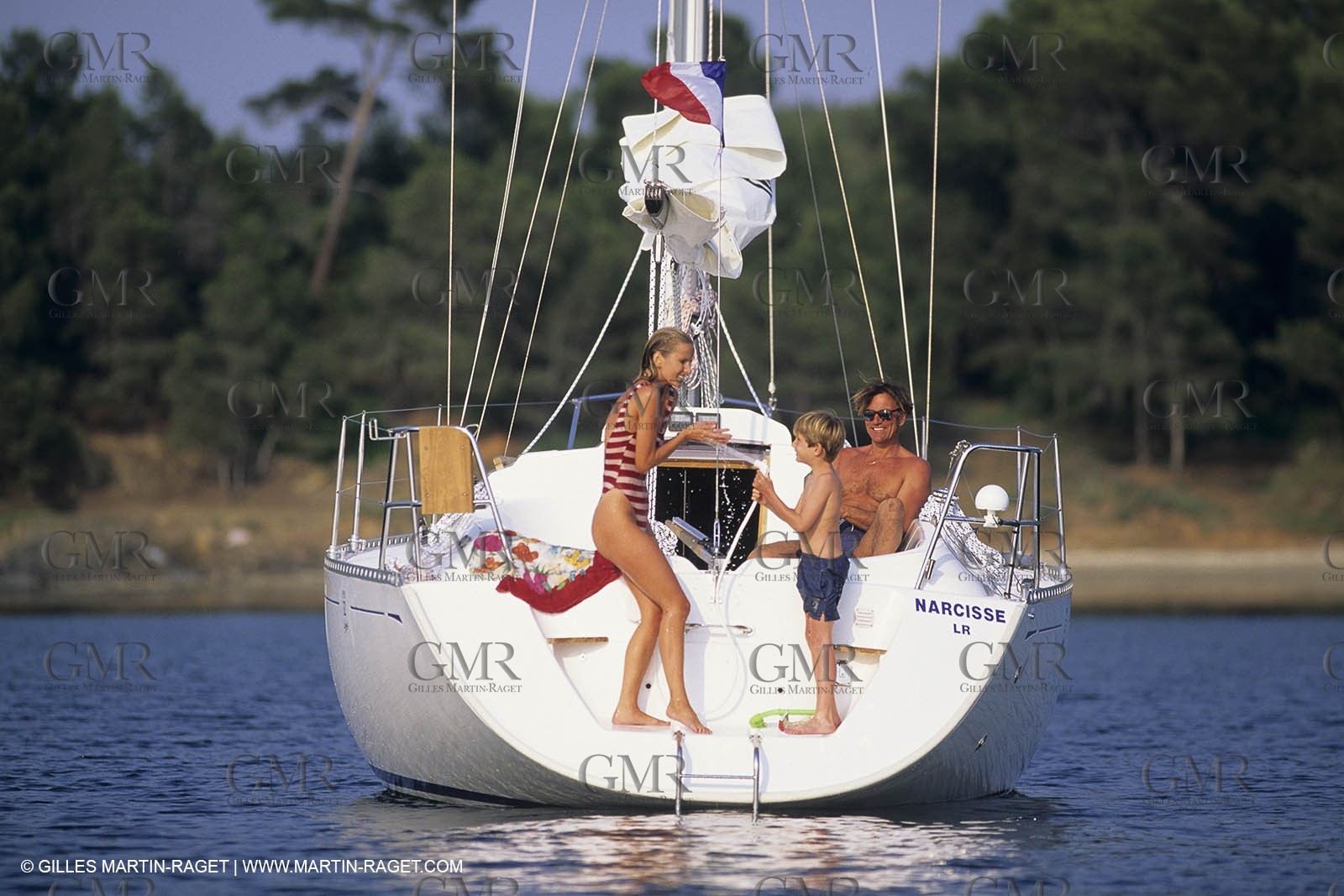 Sailing, cruising, children onboard
