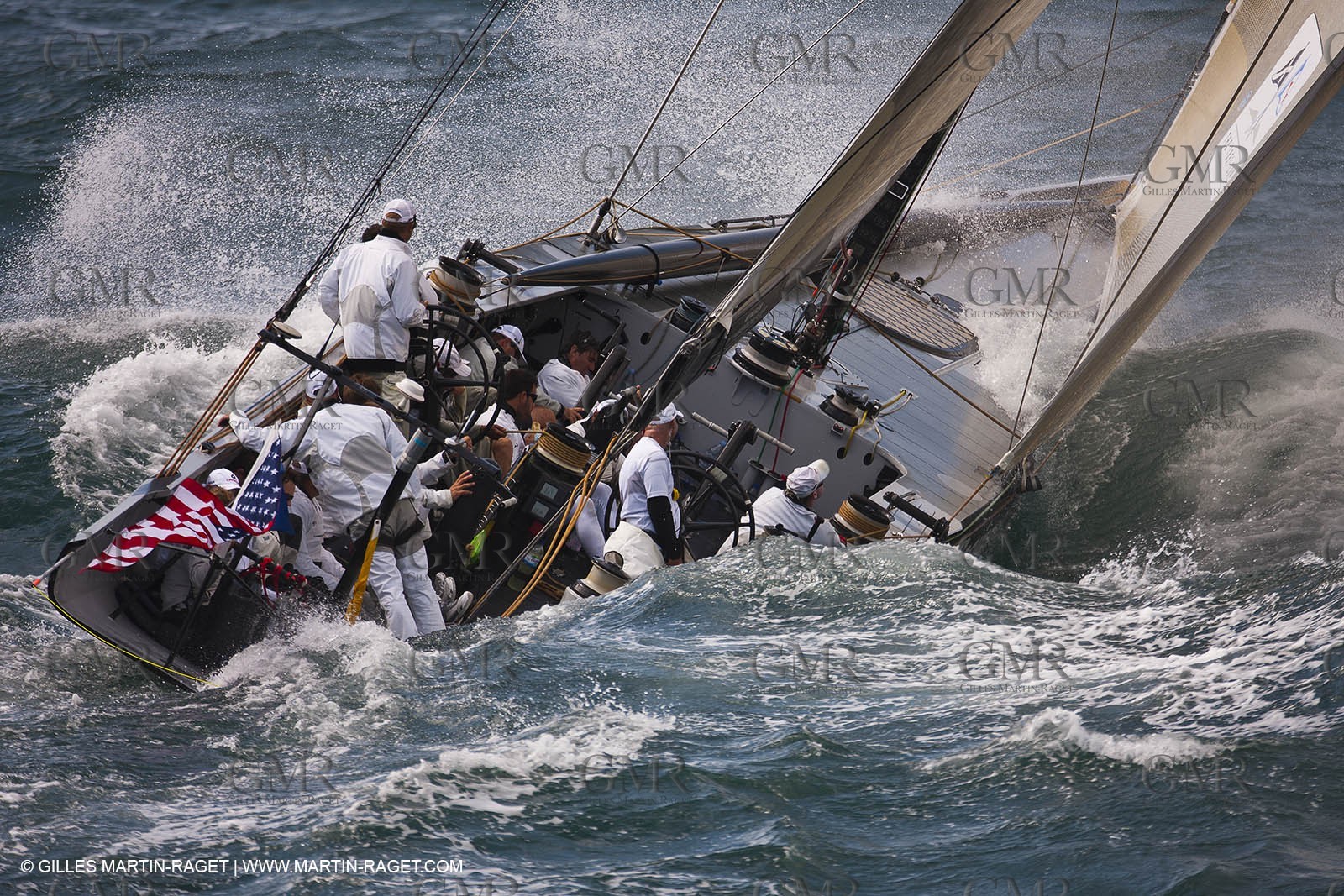 05 08 2010 - Cowes (UK, IOW) - The 1851 Cup -  BMW ORACLE Racing -  - Round The Island Race - From Ste Catherine to the Needles.